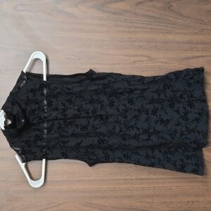 RW&CO. Size XS Black Floral Mock Neck Sleeveless Tank